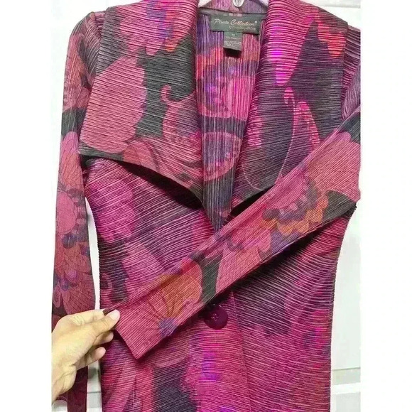 VTG Magenta Floral 90s Chic Avant Garde Jacket Cardigan Size Medium Women’s - Picture 6 of 9